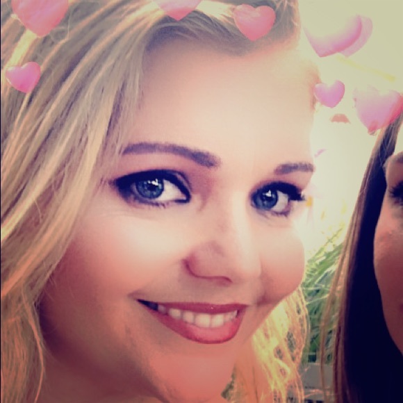 Meet your Posher, Lyndsey - Picture 1 of 2